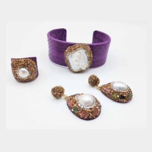 Leather cuff set with Baroque Pearls