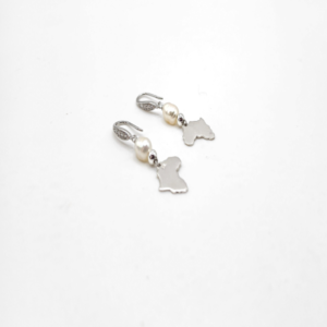 Naisula earrings on sterling silver with fresh water pearls
