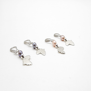 Naisula earrings on sterling silver with fresh water pearls