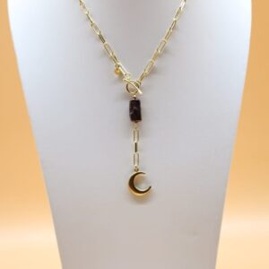 Introducing our Baroque Moon Lariat Necklace. Featuring chunky freshwater baroque pearls and a charming moon accent, it adds celestial elegance to any outfit.