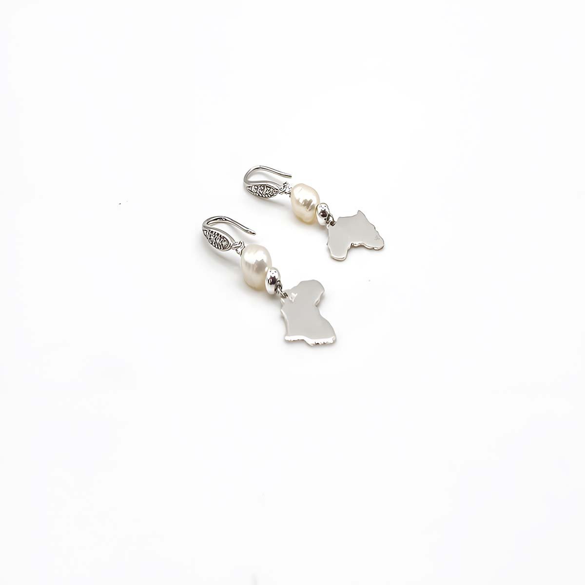 Naisula Africa earrings on Sterling Silver with freshwater Pearls -White