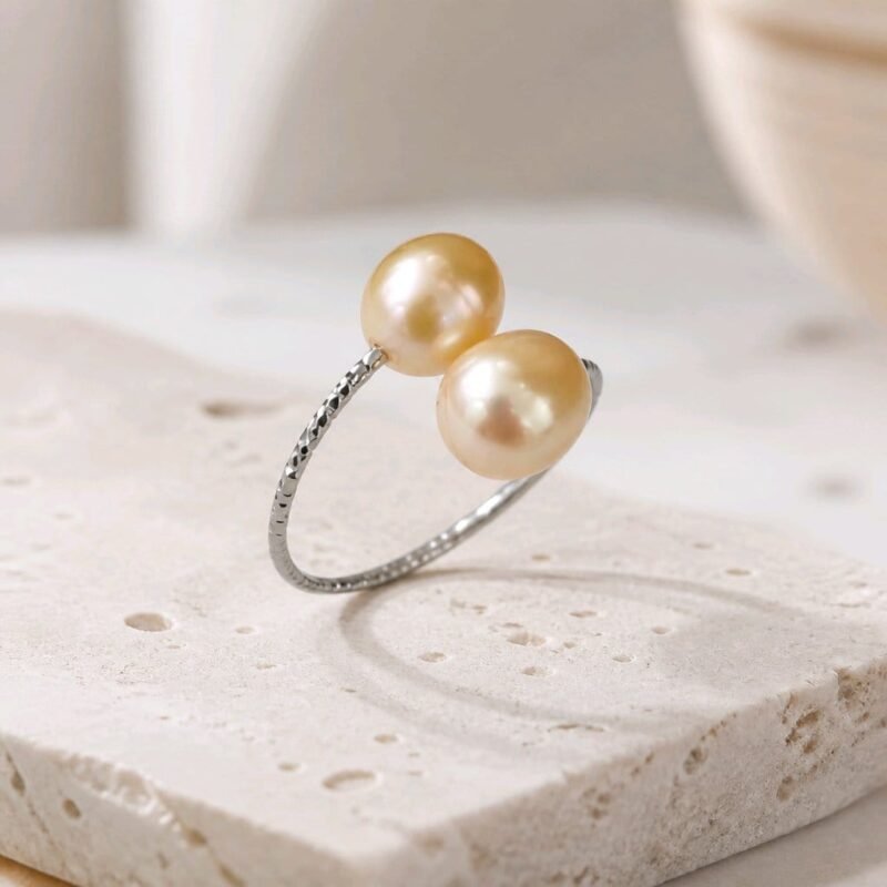 Pacha Ring -luminous peach rice freshwater pearls