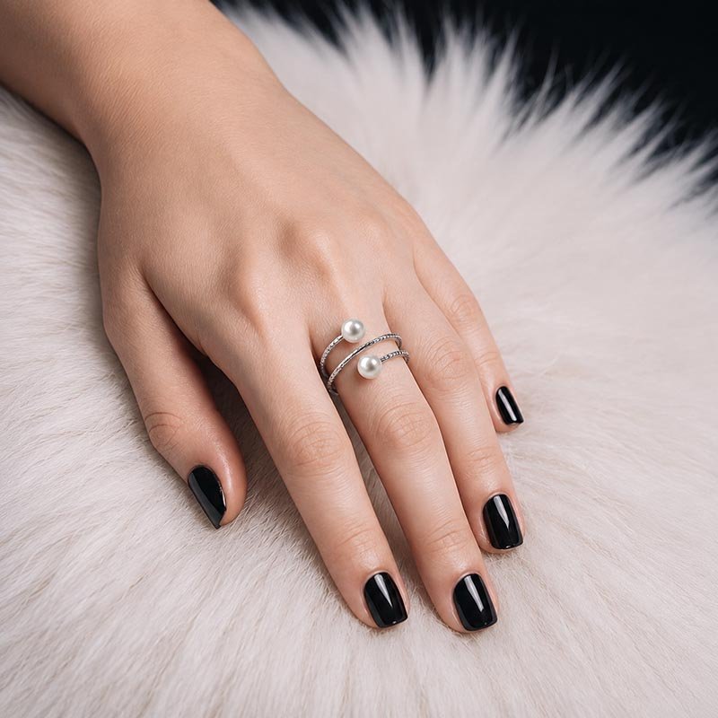 model wearing lulu ring showing her hands
